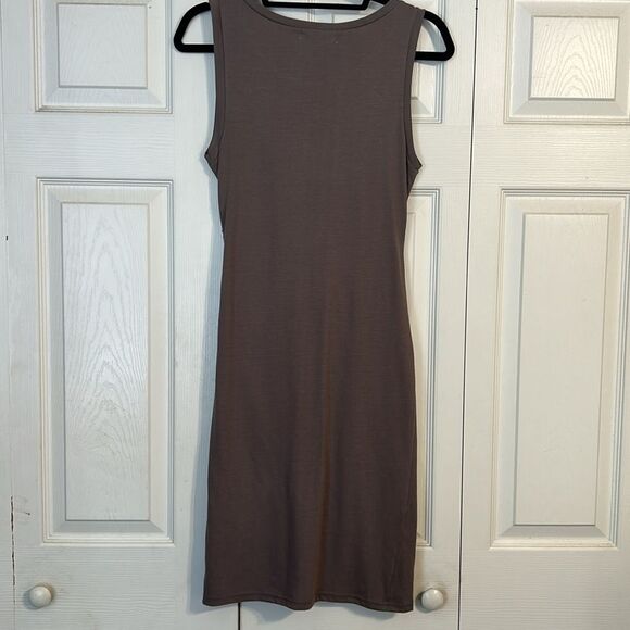 TREASURE & BOND Size Small Taupe Ruched Sleeveless Crossover Hem Sheath Mini - Picture 7 of 7